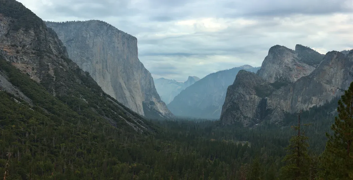 Tunnel View overlook onto Yosemite Valley with El Capitan and Half Dome on a Yosemite tour from San Francisco, California